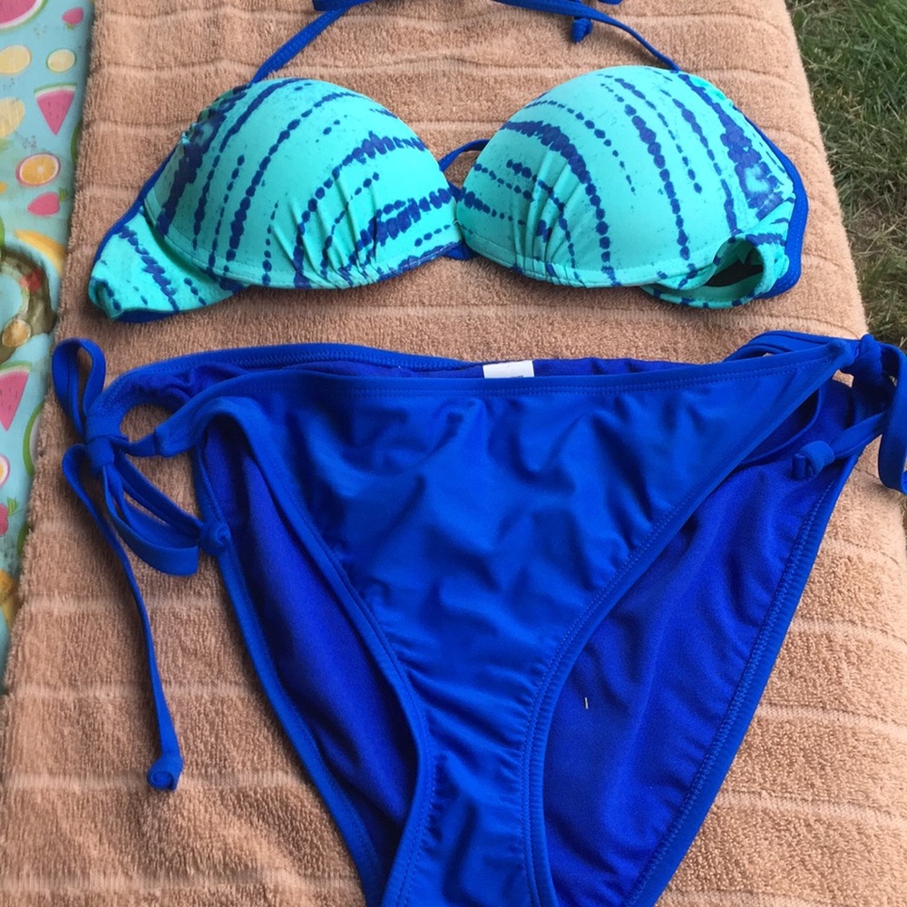 Beautiful colors nwt. No tag but so pretty 12-16